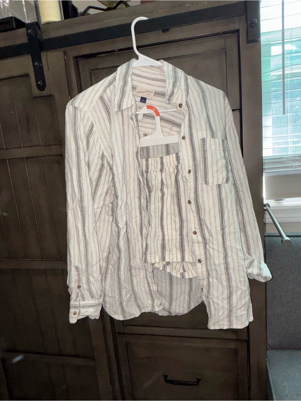 Universal Thread Striped Button linen set in White and Gray